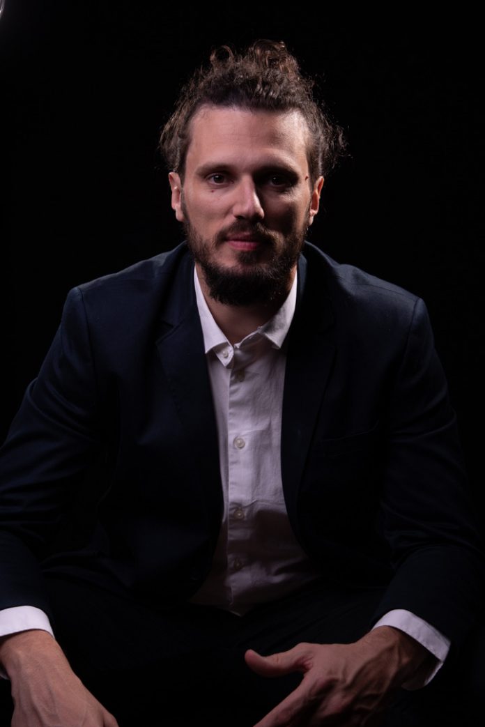 140109e229f153e48d1d475e_AFR_2115