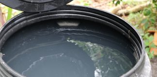 Caixas e reservatórios de água sem tampa