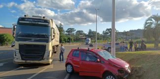Duas mulheres foram feridas em acidente na tarde deste domingo, dia 17, na SC-355, em Jaborá. Foi a colisão entre um carro de passeio e uma carreta.