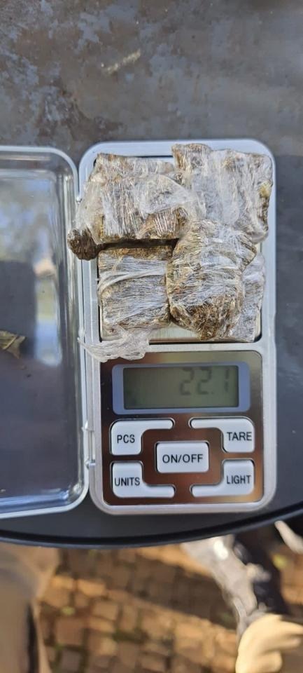 Homem é preso e adolescente é apreendido por tráfico de drogas em Concórdia