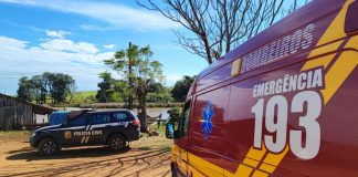 Homem morre ao cair de galpão