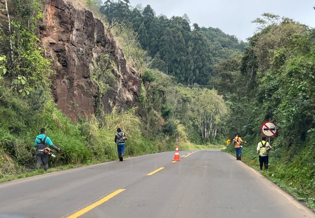 Roçadas são realizadas na SC-283 entre Seara e Chapecó