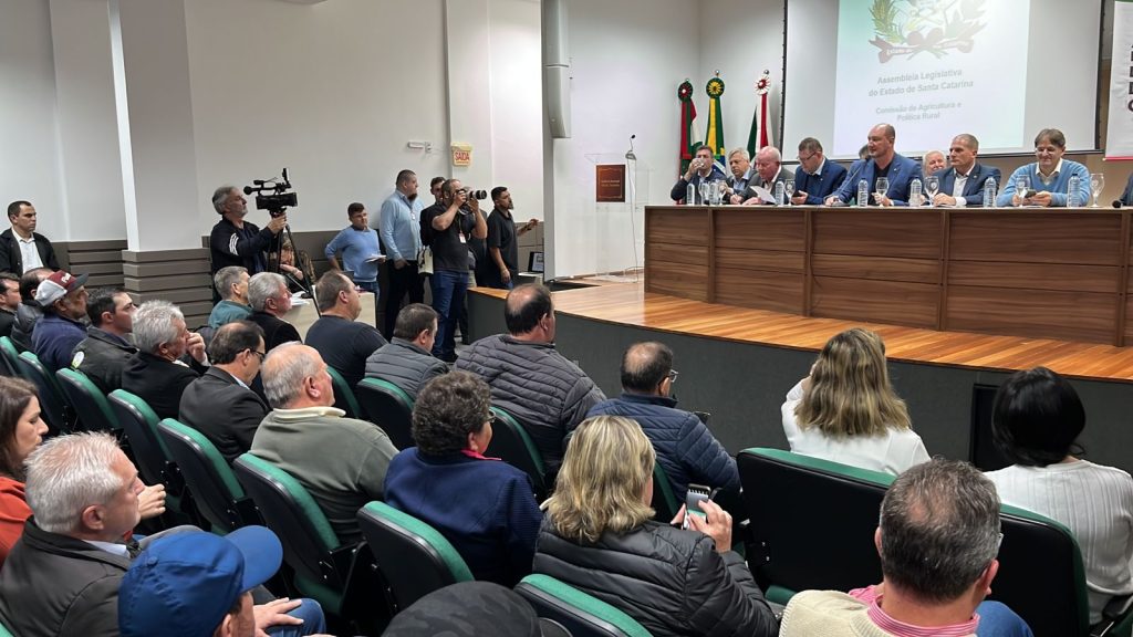 Audiência Pública reúne deputados, lideranças e produtores de leite em Seara