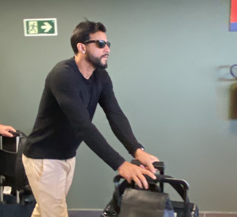 Henrique Dourado desembarca para assinar com a Chapecoense – Foto: João Vítor/Canal Mais Sports