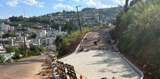 Iniciada a pavimentação em pavers na rua Nova Milano
