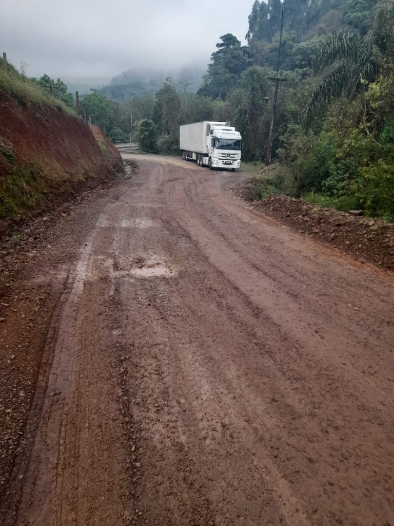 Dono de estacionamento de caminhões em Seara cobra melhorias no acesso