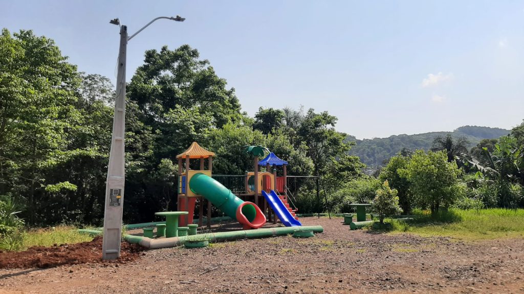 Parque infantil do Bairro das Nações recebe nova iluminação
