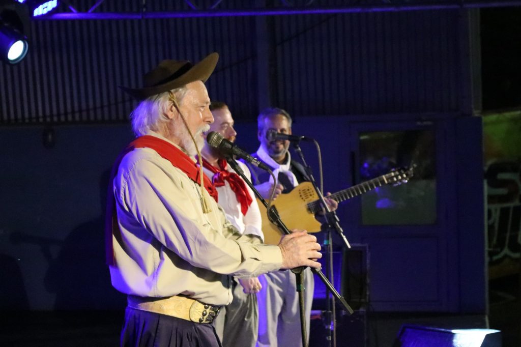 Mais de 2 mil pessoas na abertura do Acampamento Farroupilha em Itá