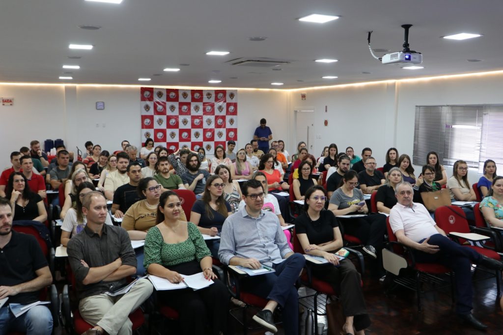 Servidores participam de nova etapa da capacitação sobre nova lei de Licitações em Concórdia