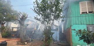 Incêndio destrói residência em Chapecó