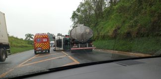 Acidente envolve dois caminhões na BR-282 em Xaxim