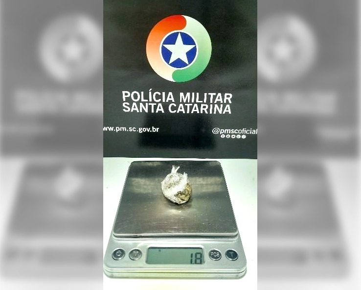 Homem é flagrado com maconha em Concórdia