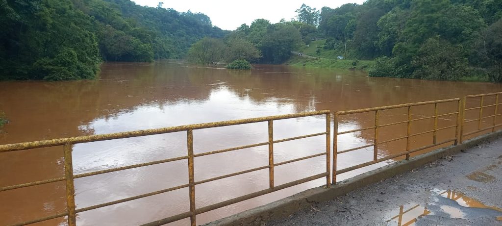 Itá emite alerta sobre risco de enchente