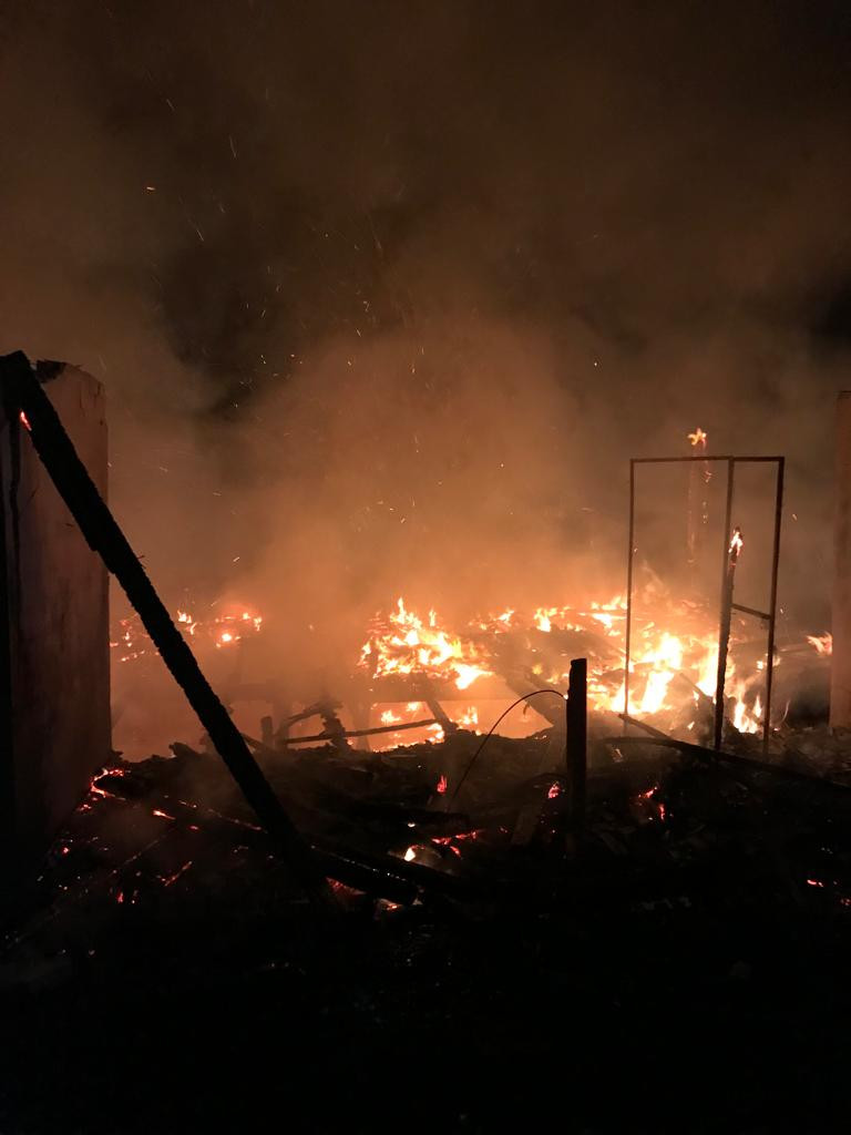 Incêndio destrói residência em Lindóia do Sul