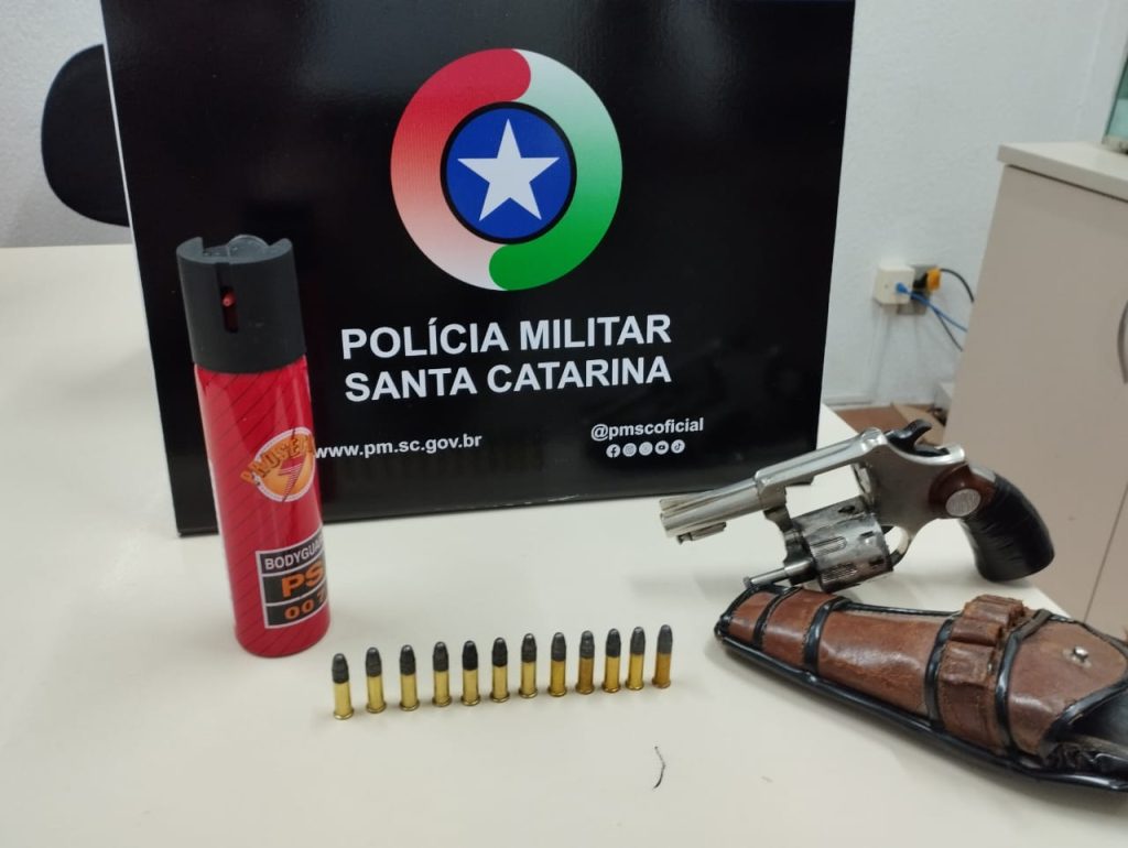 PM realiza operação e prende homem por posse irregular de arma de fogo em Itá