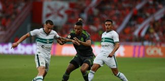 Com um a menos, Inter perde para o Coritiba