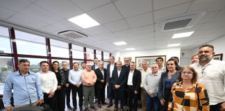 Governador recebe acordo para reajuste do piso salarial regional em 2024