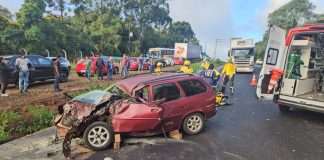 Colisão frontal deixa condutor ferido em Chapecó