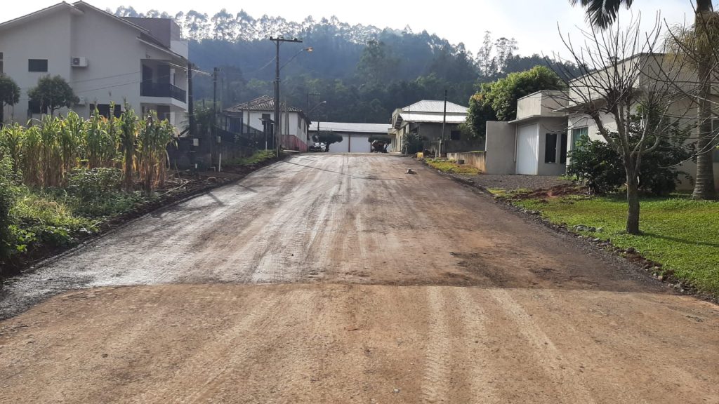 Segue a pavimentação de duas ruas em Caraíba