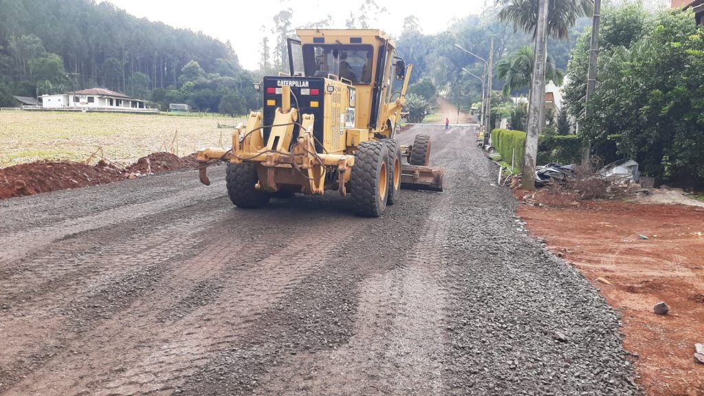 Segue a pavimentação de duas ruas em Caraíba