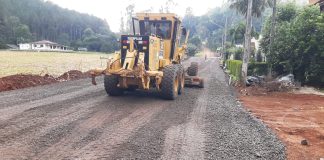 Segue a pavimentação de duas ruas em Caraíba