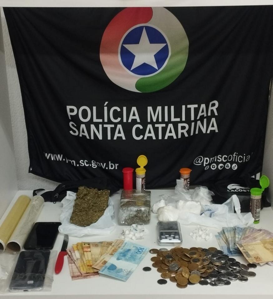 Homem é preso e adolescente é apreendida por tráfico de drogas em Concórdia