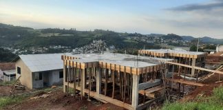 Segue a construção das casas no loteamento Morada dos Sonhos