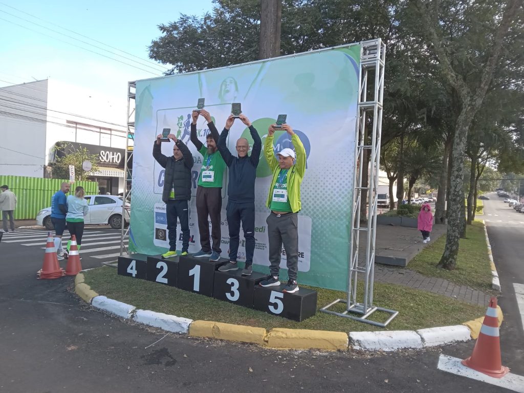 Neudi Becker tem mês com várias competições