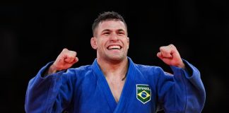 Willian Lima comemora a medalha de prata nos Jogos Olímpicos de Paris 2024 — Foto: Divulgação COB