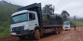 Atoleiro causa transtornos na estrada em direção a Água Bonita