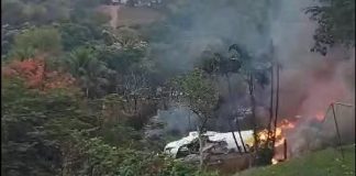 Avião cai em Vinhedo, interior de SP