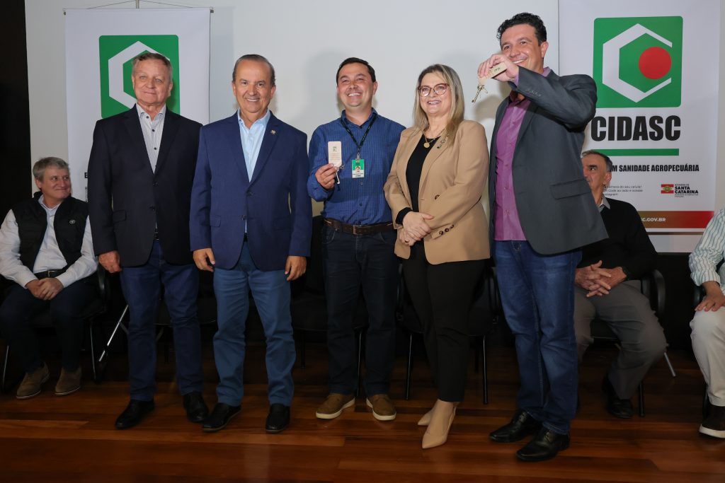 Governador anuncia recomposição do quadro funcional e modernização da estrutura da Cidasc