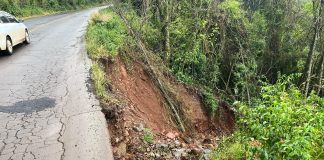 Deslizamento às margens da SC-283 gera preocupação