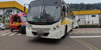 Homem fica ferido ao ser atropelado por ônibus em Saudades