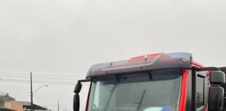 Colisão entre moto e caminhão deixa dois feridos em São Domingos