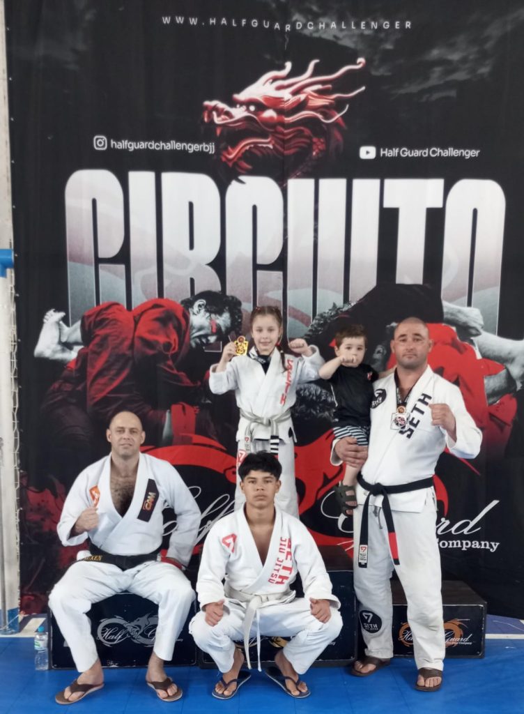 Quatro atletas de Seara se destacam em competição de Jiu-Jitsu em Erval Velho