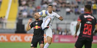 Grêmio fica duas vezes à frente no placar, mas cede empate ao Bragantino. Foto: EDUARDO CARMIM / AGÊNCIA O DIA/ESTADÃO CONTEÚDO