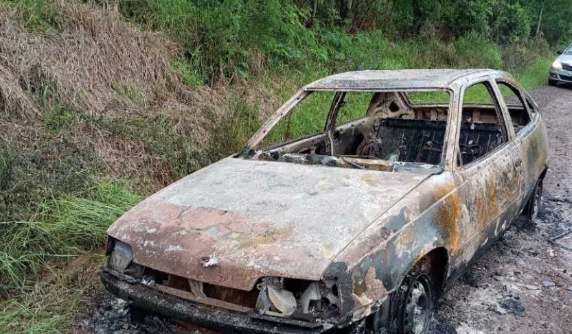 Veículo é encontrado queimado em Capinzal