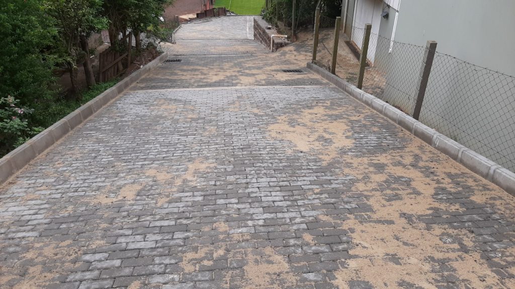 Concluída a pavimentação em pavers na rua F em Seara