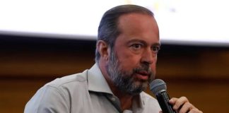 Decisão sobre horário de verão será na terça-feira, diz ministro