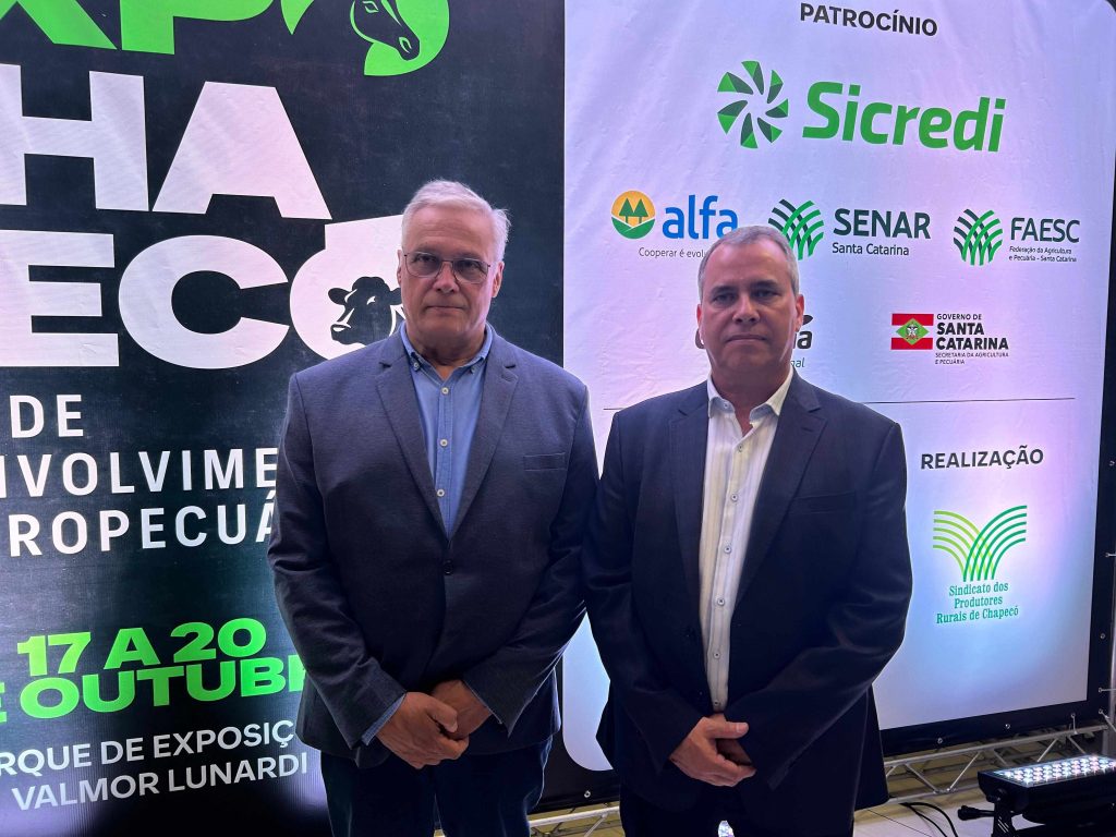 No comando da Expo Chapecó estão o coordenador geral Ricardo Lunardi e o presidente do Sindicato Rural de Chapecó Luiz Carlos Travi. (Foto: Caroline Lorenzetti/MB Comunicação).