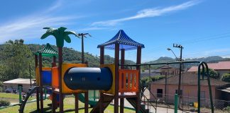 Academia ao ar livre e parque infantil concluídos em Caraíba