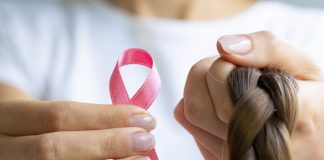 Outubro Rosa: Associação de Voluntários oferece empréstimo de perucas a pacientes oncológicos de Santa Catarina