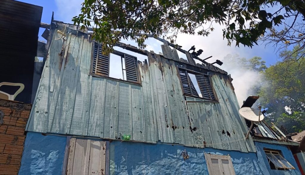 Incêndio destrói residência em Concórdia