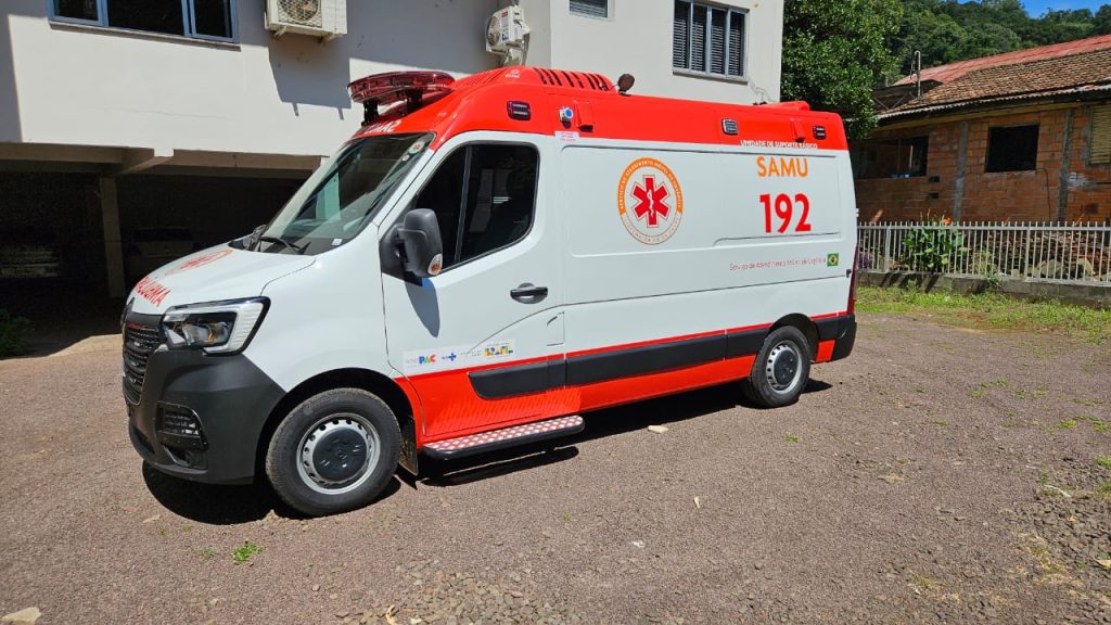 Seara recebe nova ambulância para o SAMU