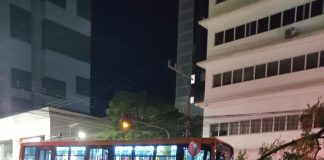 Acidente entre veículo de passeio e ônibus deixa feridos em Chapecó