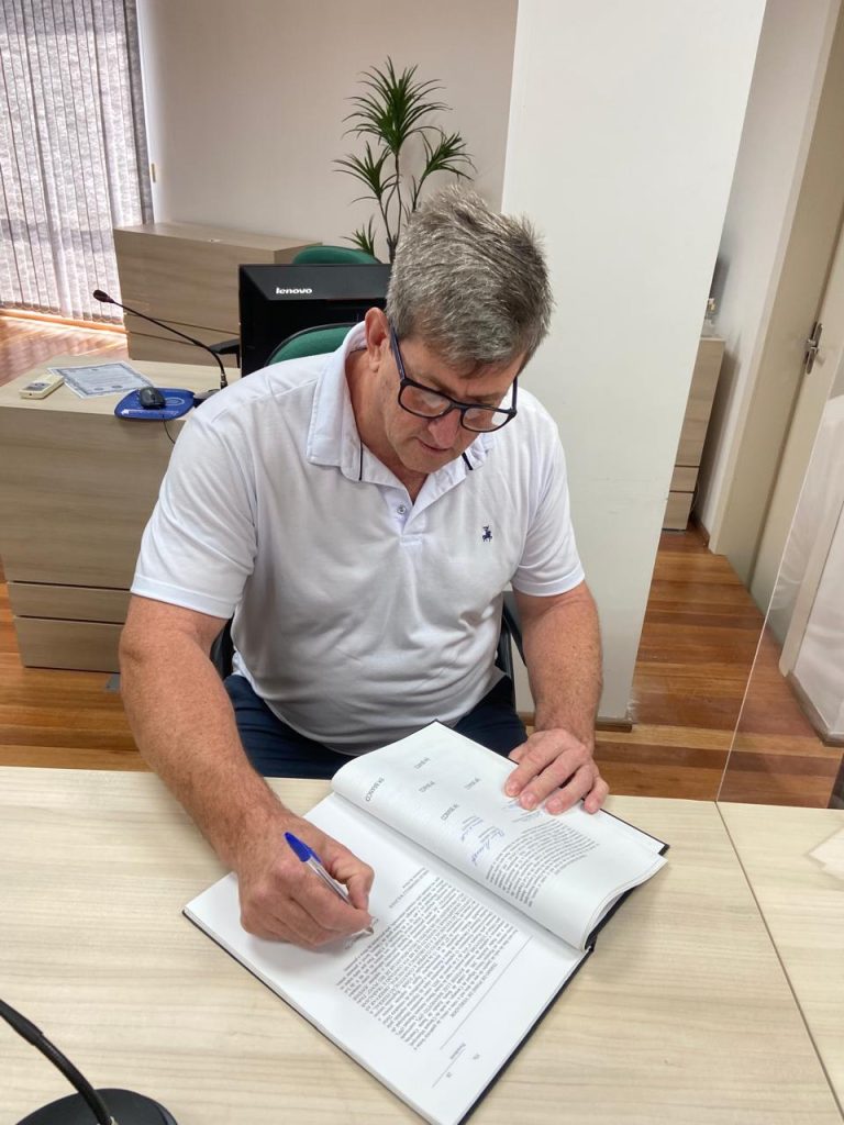 Jovenir Smaniotto assume cadeira na Câmara de Vereadores