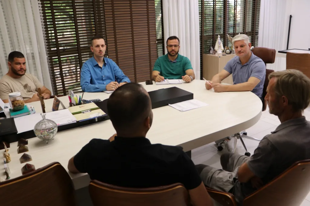 Prefeito em exercício se reúne com empresa de recolhimento do lixo orgânico