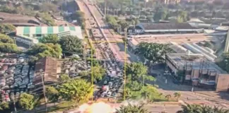 avião cai e atinge ônibus em avenida de São Paulo