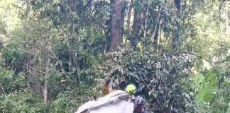 Vídeo Caminhão fica destruído em acidente no acesso a Paial